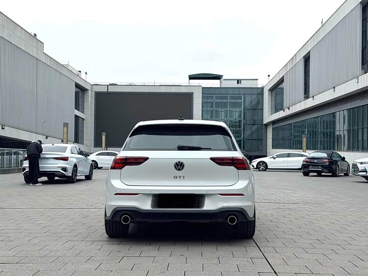 Photo 5 - Volkswagen Golf GTI