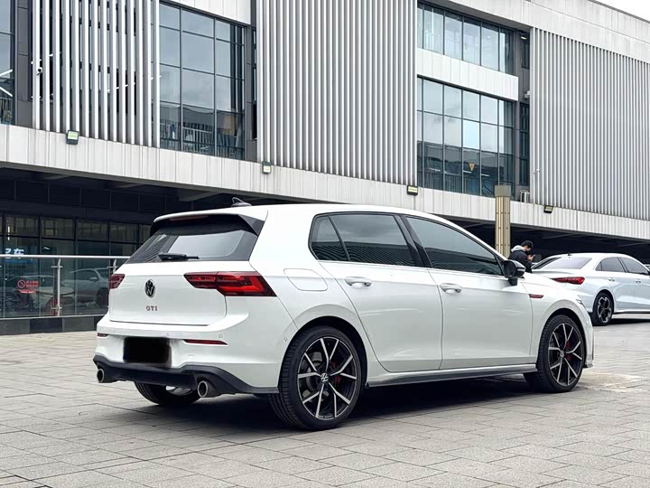 Photo 6 - Volkswagen Golf GTI