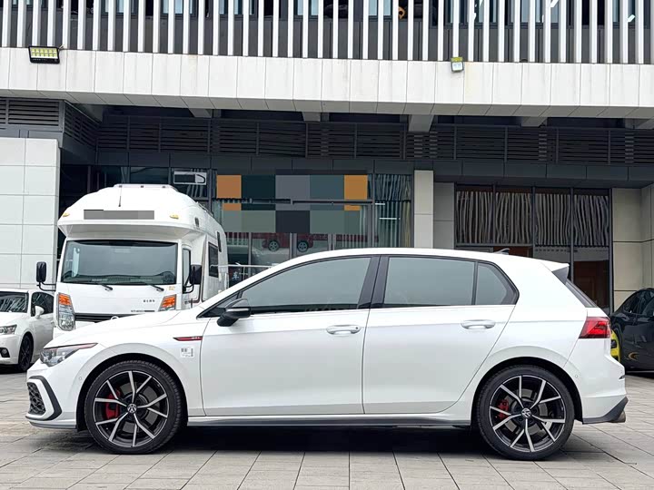 Photo 7 - Volkswagen Golf GTI