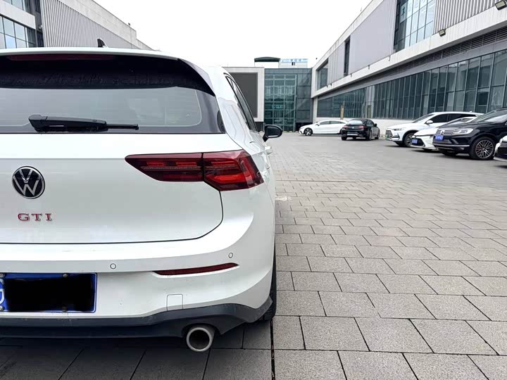 Photo 8 - Volkswagen Golf GTI