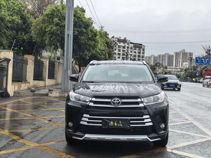 Photo 2 - Toyota Highlander