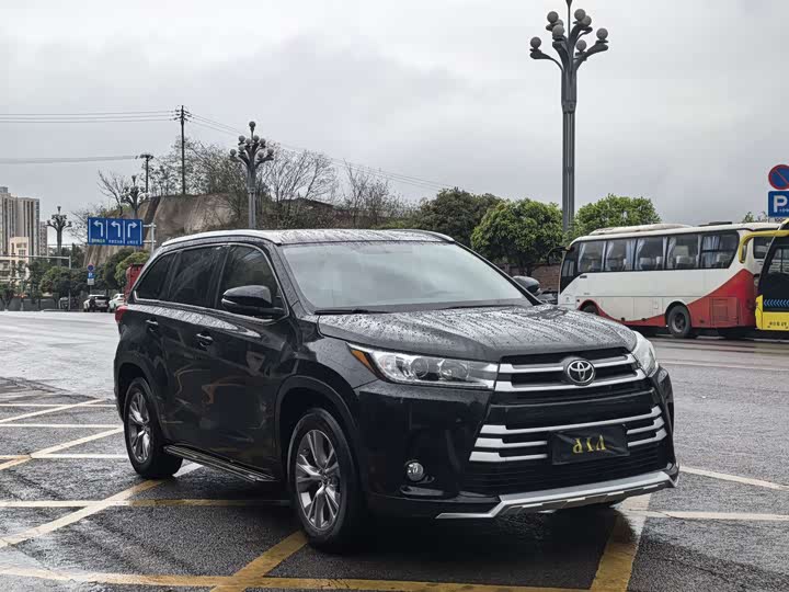 Photo 3 - Toyota Highlander