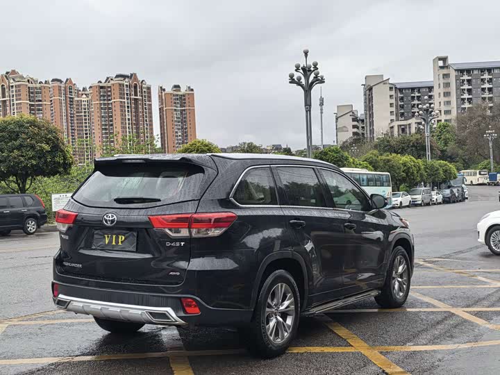 Photo 4 - Toyota Highlander