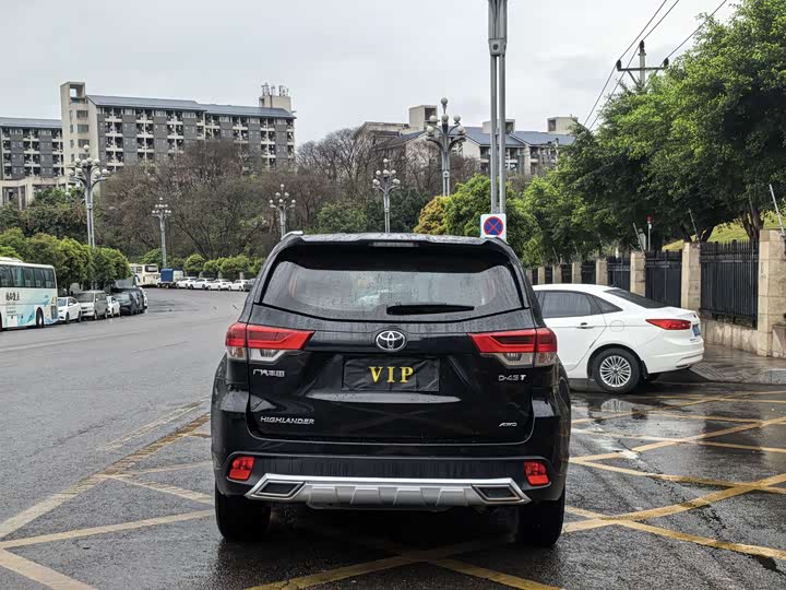 Photo 5 - Toyota Highlander