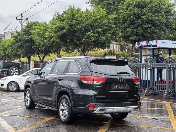 Photo 6 - Toyota Highlander