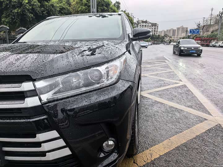 Photo 7 - Toyota Highlander