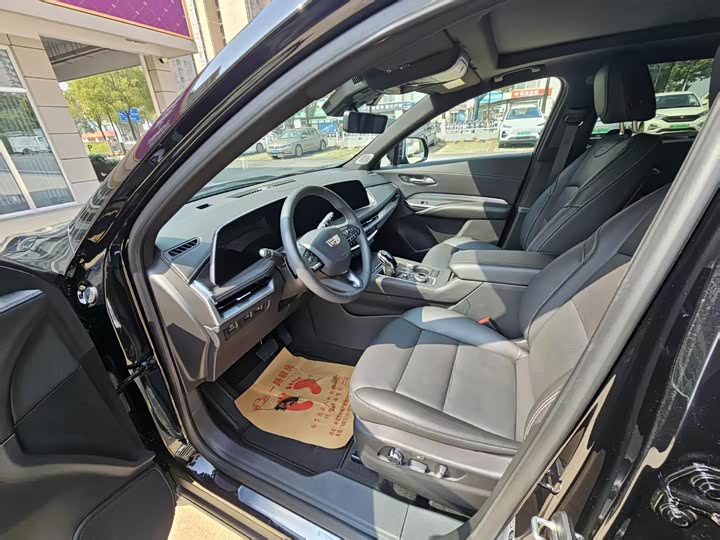 Фото 4 - Cadillac XT4