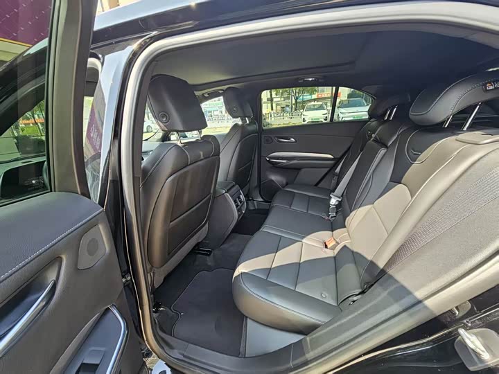 Фото 7 - Cadillac XT4