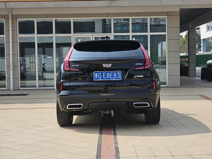 Фото 8 - Cadillac XT4