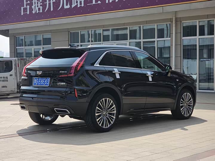 Фото 9 - Cadillac XT4