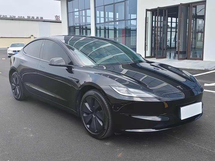 Фото 3 - Tesla Model 3