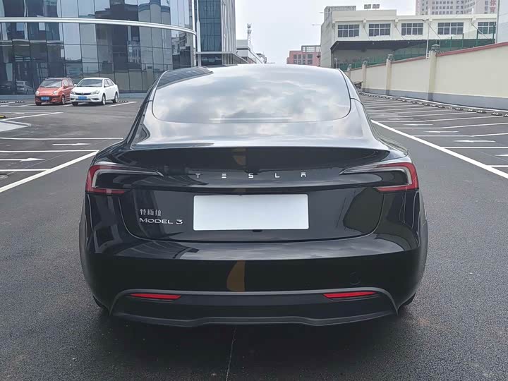 Фото 5 - Tesla Model 3