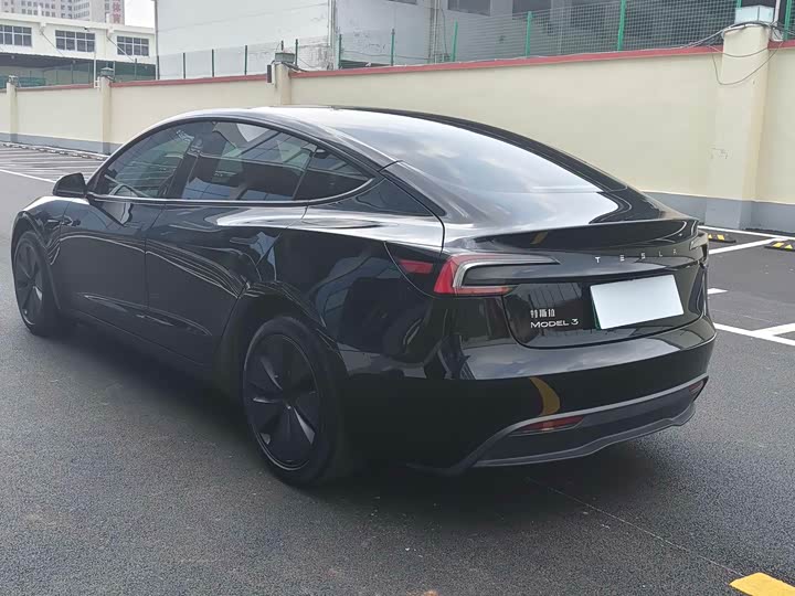 Фото 6 - Tesla Model 3