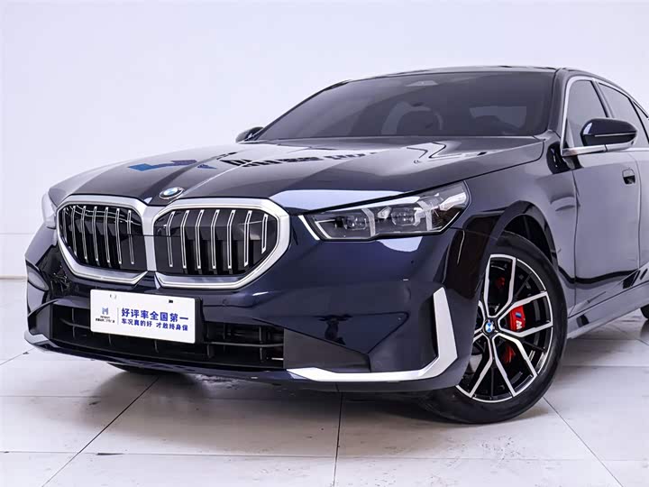 Photo 3 - BMW 5 Series