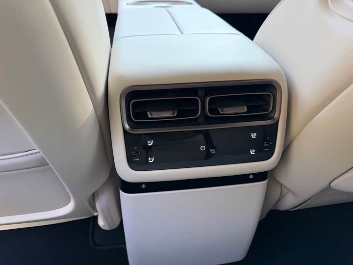 Фото 6 - LiXiang i6