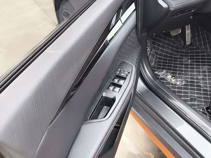 Фото 4 - Changan UNI-V