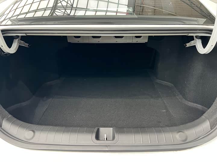 Фото 9 - Geely Emgrand L