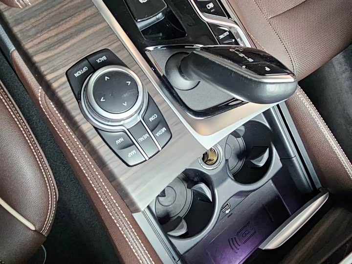 Фото 5 - BMW 5 Series Hybrid