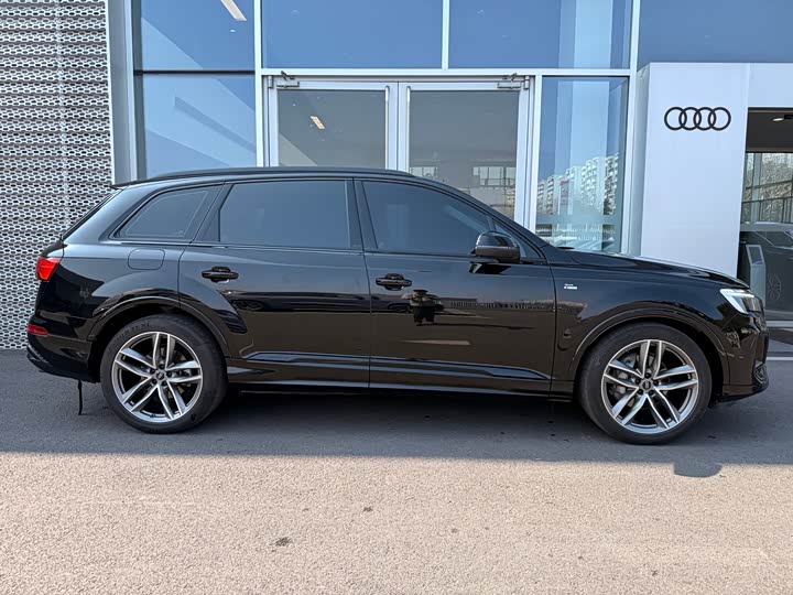Фото 3 - Audi Q7