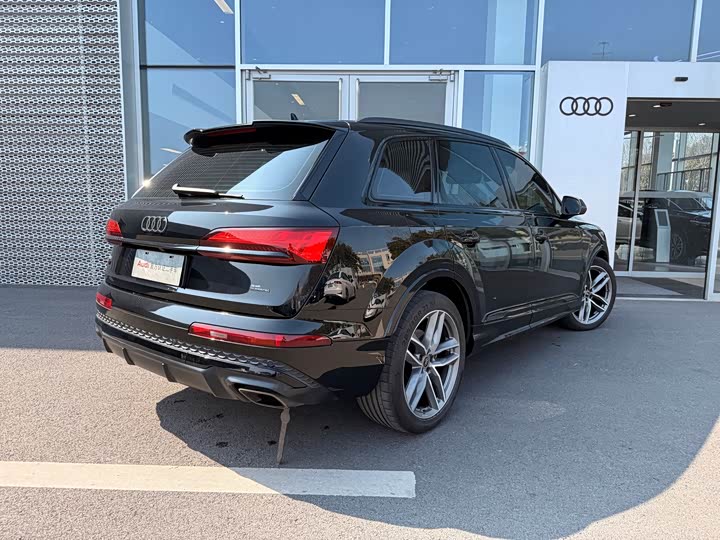 Фото 4 - Audi Q7