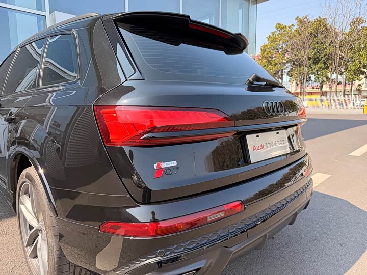 Фото 6 - Audi Q7