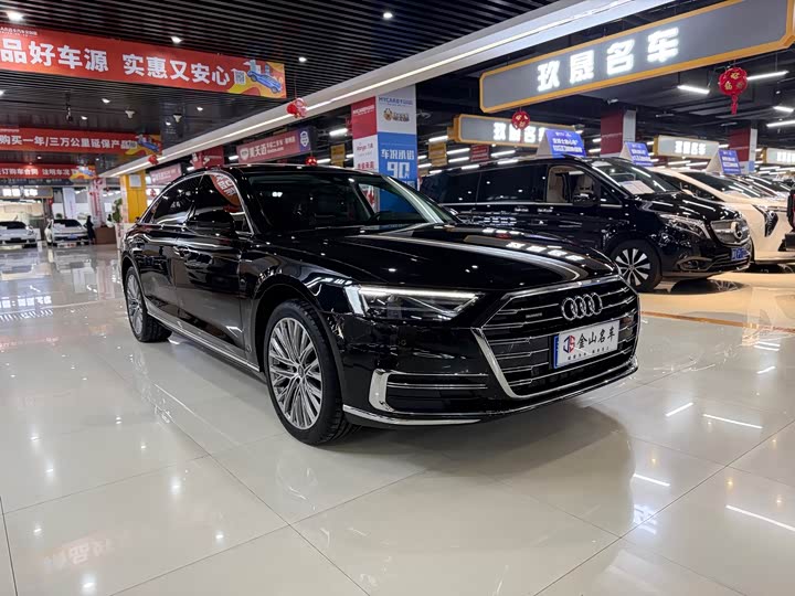 Фото 3 - Audi A8