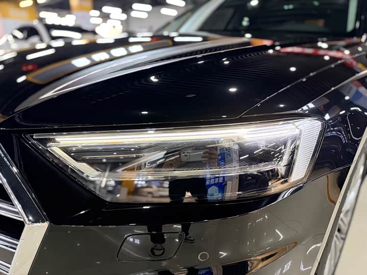 Фото 4 - Audi A8