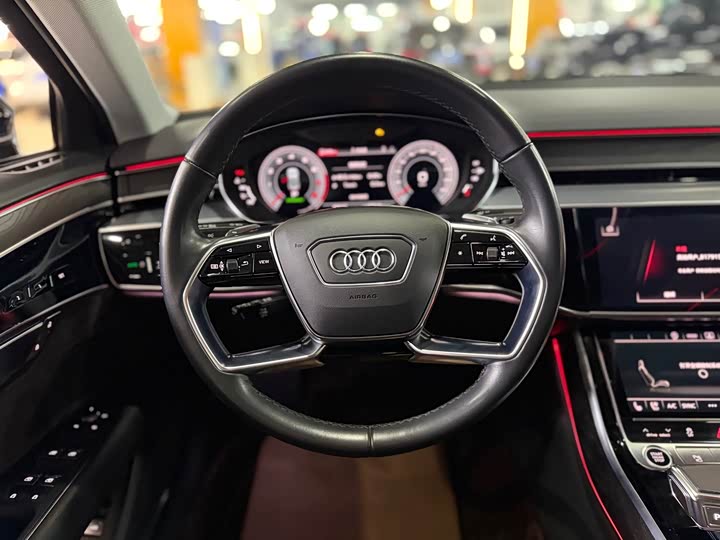 Фото 7 - Audi A8