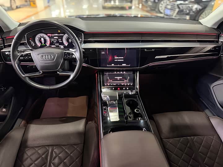 Фото 8 - Audi A8