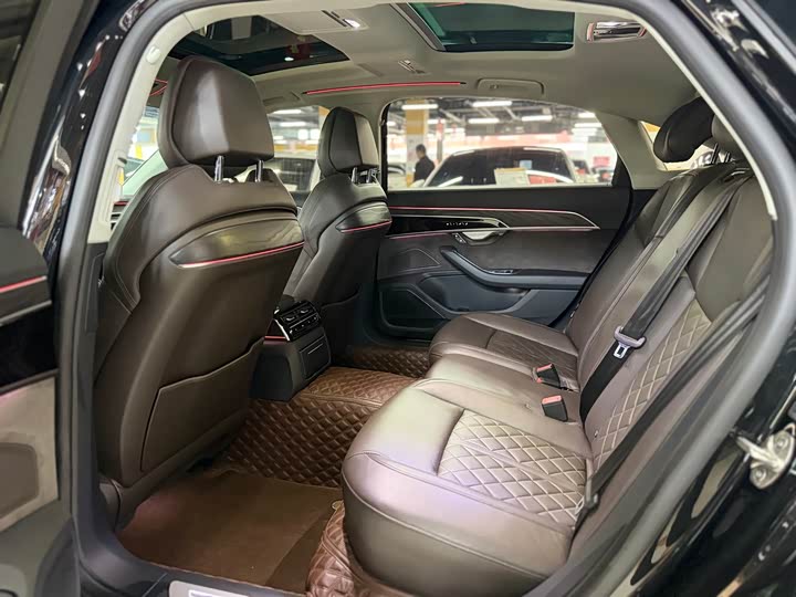 Фото 9 - Audi A8