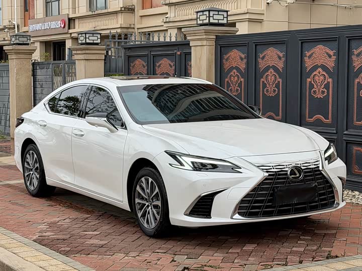 Фото 3 - Lexus ES