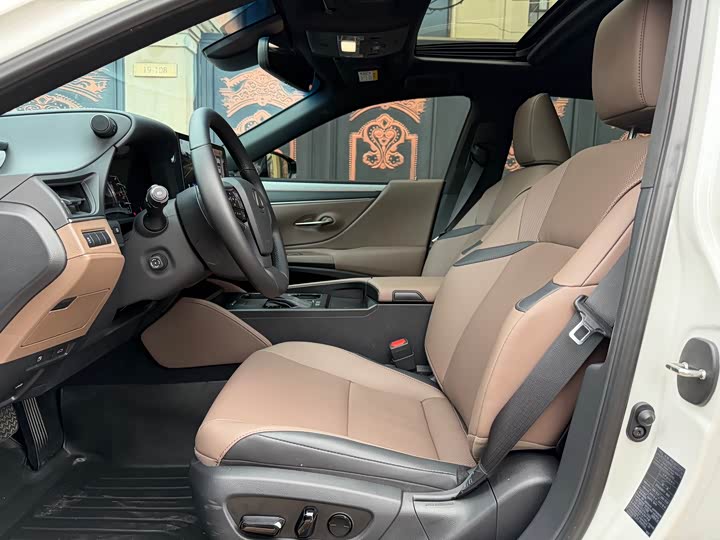 Фото 4 - Lexus ES