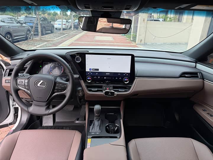 Фото 5 - Lexus ES