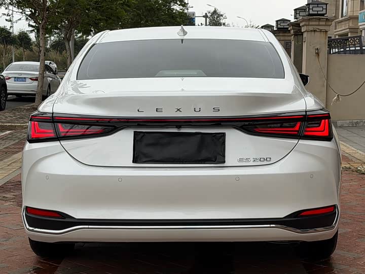 Фото 8 - Lexus ES