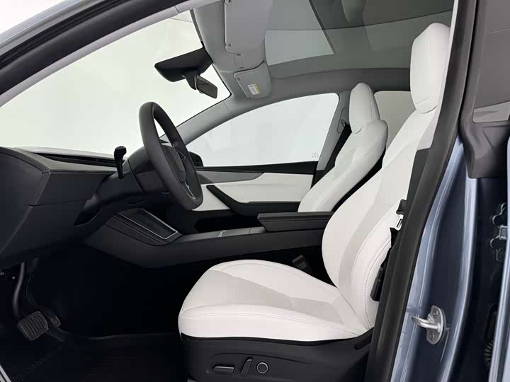 Photo 3 - Tesla Model Y