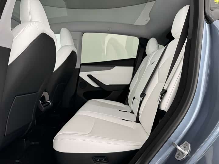 Photo 6 - Tesla Model Y