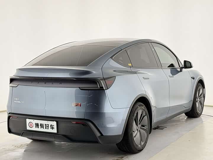 Photo 9 - Tesla Model Y