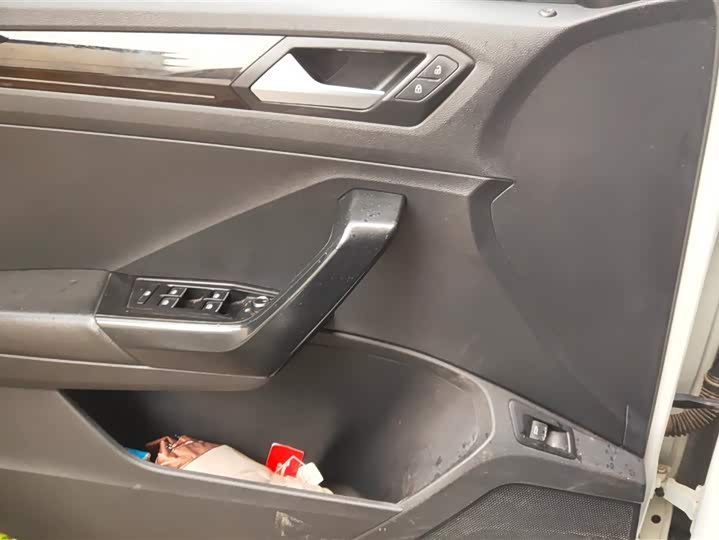 Фото 7 - Volkswagen T-Roc