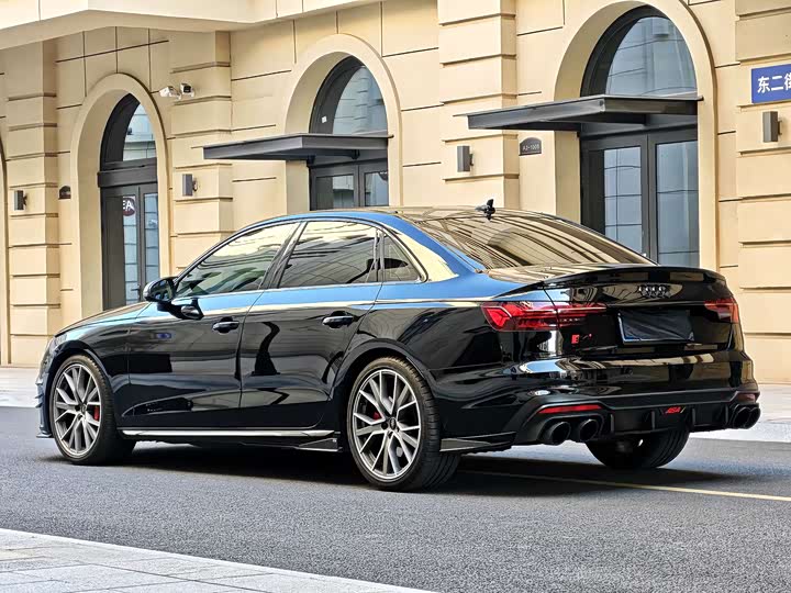 Фото 4 - Audi S4