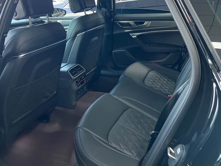 Фото 6 - Audi A6L