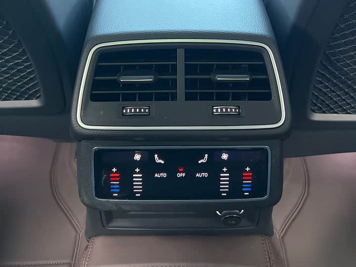 Фото 8 - Audi A6L
