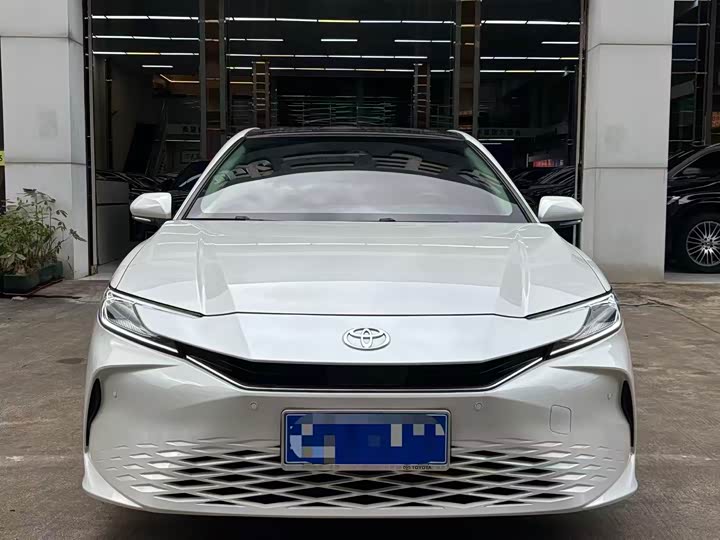 Фото 2 - Toyota Camry