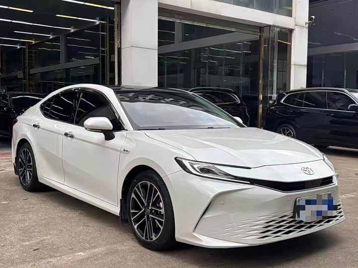 Фото 3 - Toyota Camry