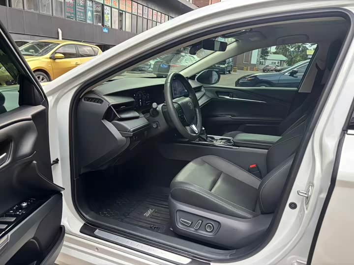 Фото 4 - Toyota Camry
