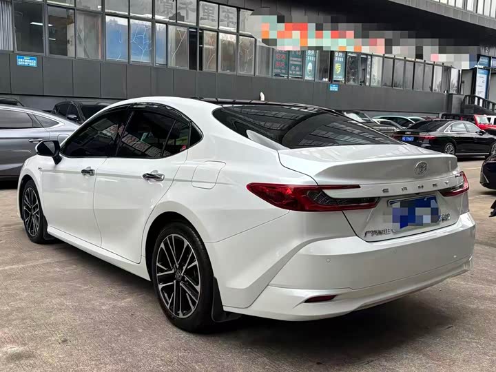 Фото 9 - Toyota Camry
