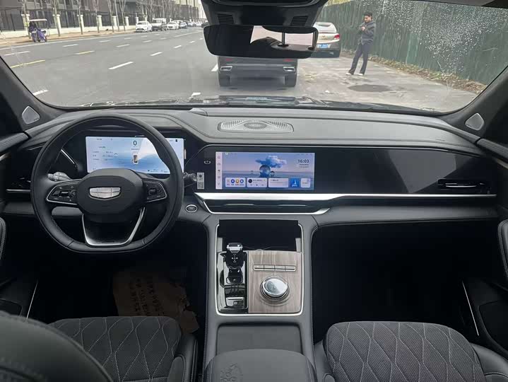 Фото 6 - Geely Monjaro