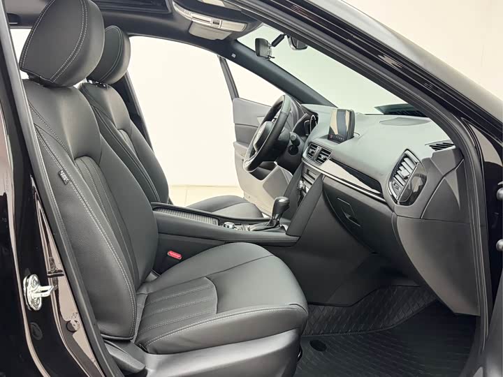 Photo 9 - Mazda CX-4