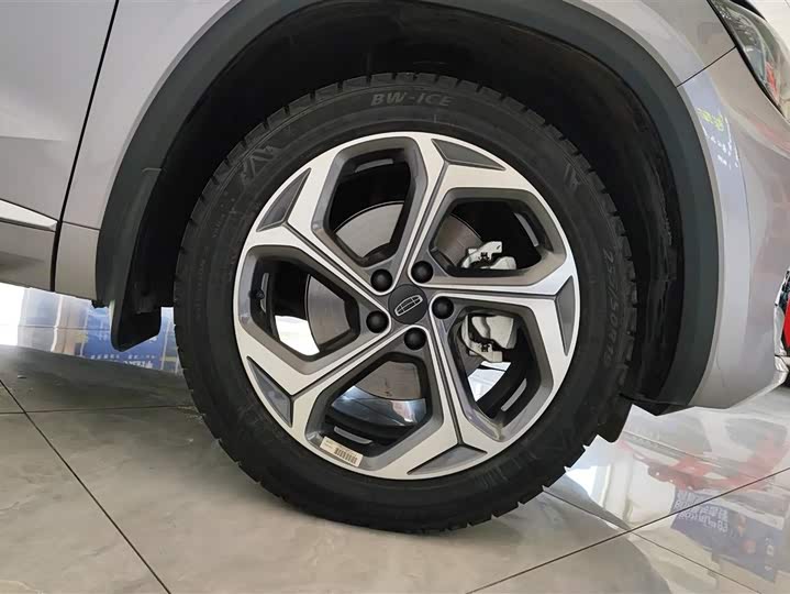 Фото 6 - Geely Monjaro