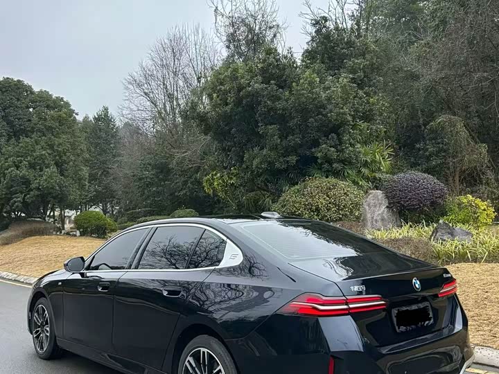 Фото 3 - BMW 5 Series