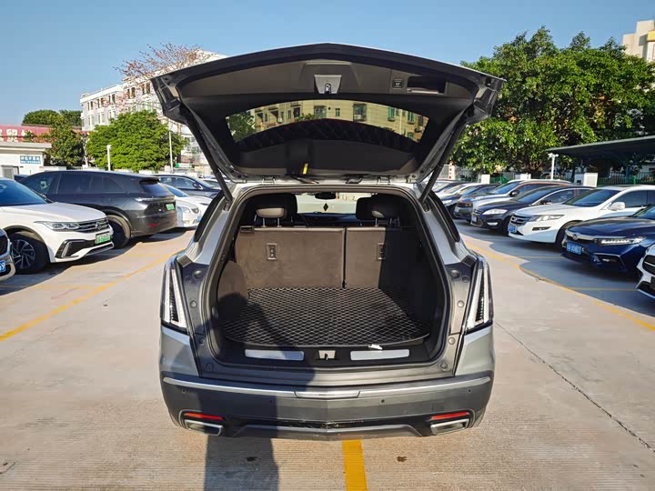 Фото 8 - Cadillac XT5
